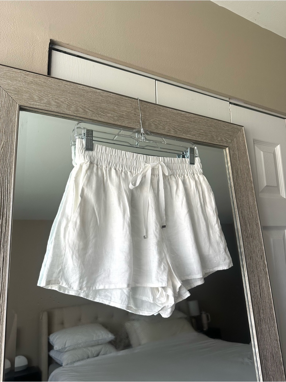 Cami NYC White Linen Elastic Drawstring High Rise Shorts Size Small NWOT